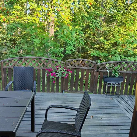 Cozy Forest Retreat In - Perfect For Families Work Trips