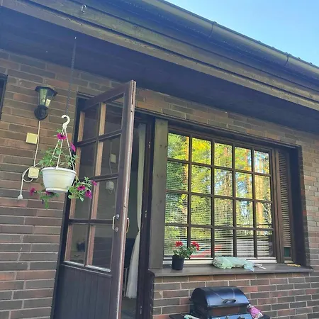 Cozy Forest Retreat In - Perfect For Families Work Trips 度假居 *